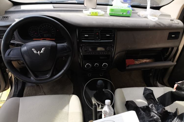 Used Wuling Rongguang V 2018 1.5L Practical Version Center Console