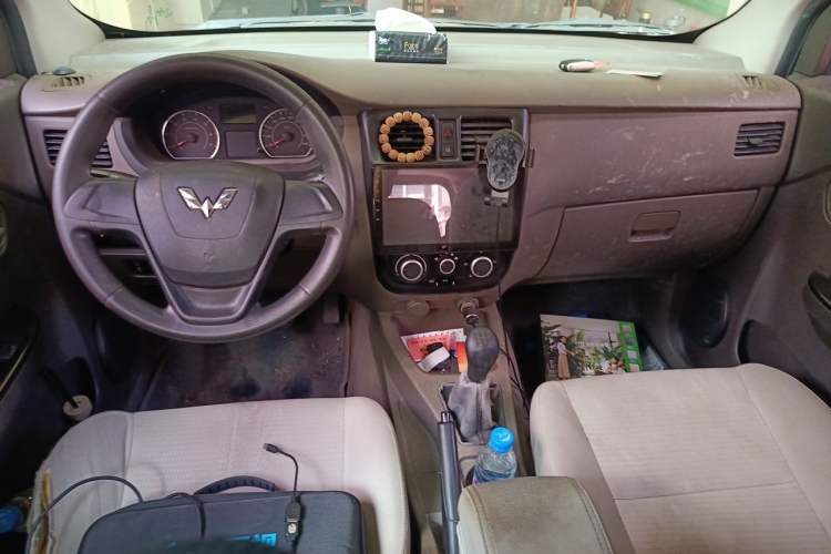 Used Wuling Rongguang V 2018 1.5L Standard Version Center Console