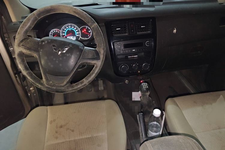 Used Wuling Rongguang V 2018 1.5L Practical Version Center Console