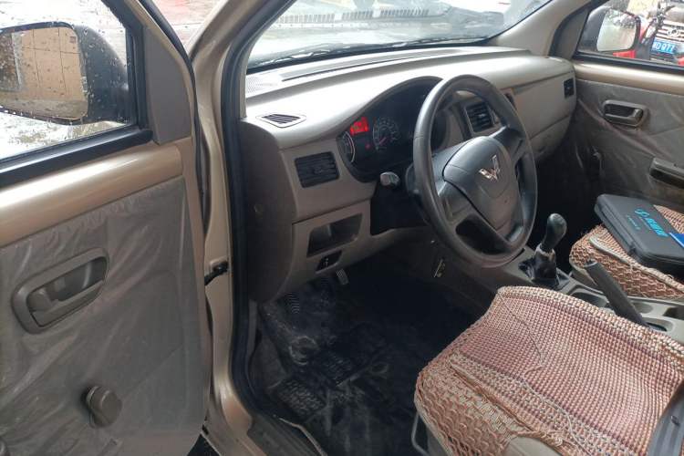 Used Wuling Rongguang V 2018 1.5L Practical Version Driver Seat
