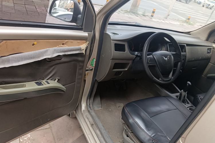 Used Wuling Rongguang V 2018 1.5L Practical Version Driver Seat