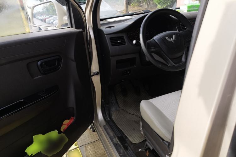 Used Wuling Rongguang V 2018 1.5L Practical Version Driver Seat