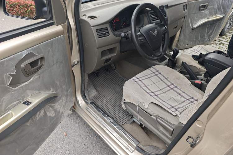 Used Wuling Rongguang V 2018 1.5L Practical Version Driver Seat