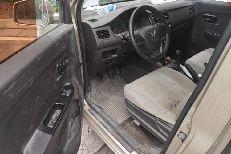 Used Wuling Rongguang V 2018 1.5L Standard Version Driver Seat