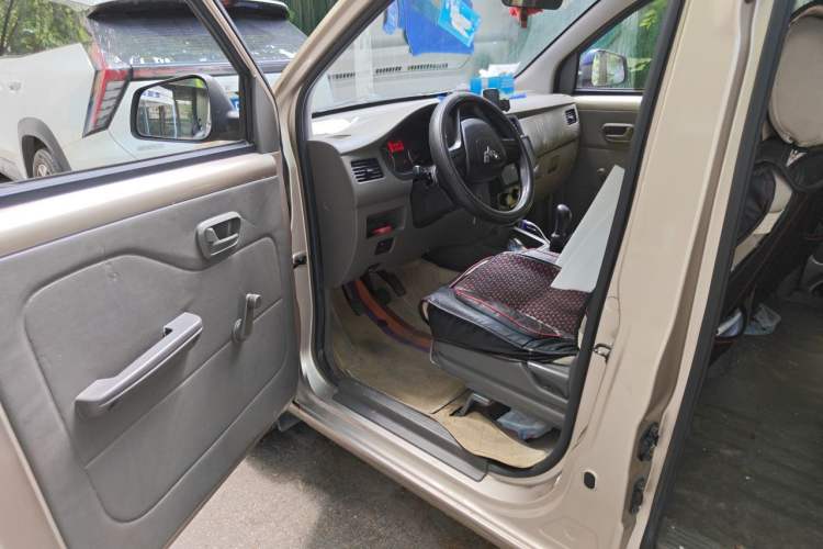 Used Wuling Rongguang V 2018 1.2L Practical Model Driver Seat
