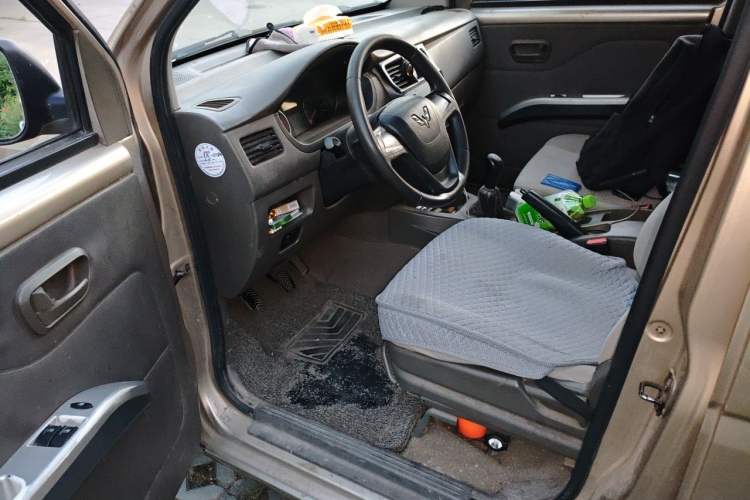 Used Wuling Rongguang V 2018 1.5L Standard Version Driver Seat