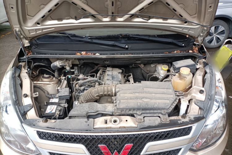 Used Wuling Rongguang V 2018 1.5L Practical Version Engine Bay