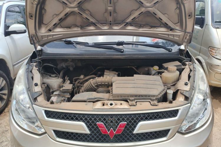 Used Wuling Rongguang V 2018 1.5L Practical Version Engine Bay
