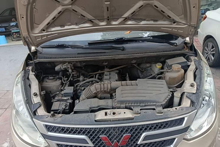 Used Wuling Rongguang V 2018 1.5L Practical Version Engine Bay
