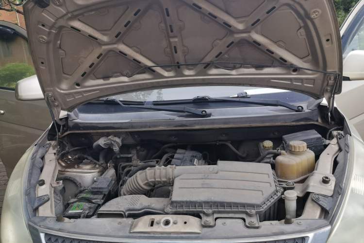 Used Wuling Rongguang V 2018 1.5L Practical Version Engine Bay