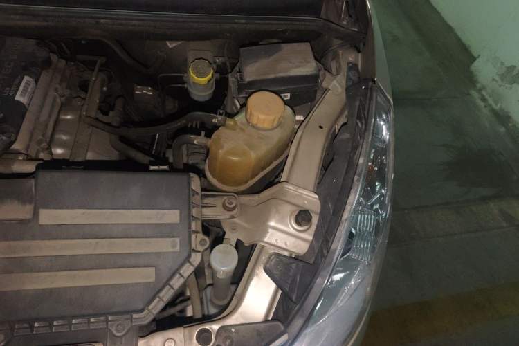 Used Wuling Rongguang V 2018 1.5L Standard Version Engine Bay Left