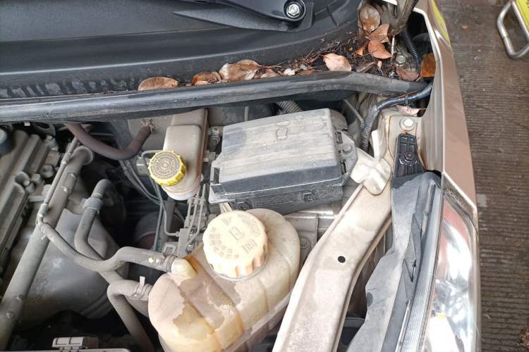 Used Wuling Rongguang V 2018 1.5L Practical Version Engine Bay Left