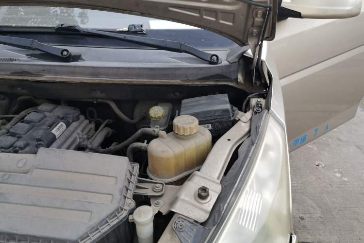 Used Wuling Rongguang V 2018 1.5L Practical Version Engine Bay Left
