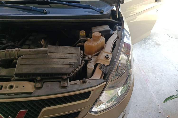 Used Wuling Rongguang V 2018 1.5L Standard Version Engine Bay Left