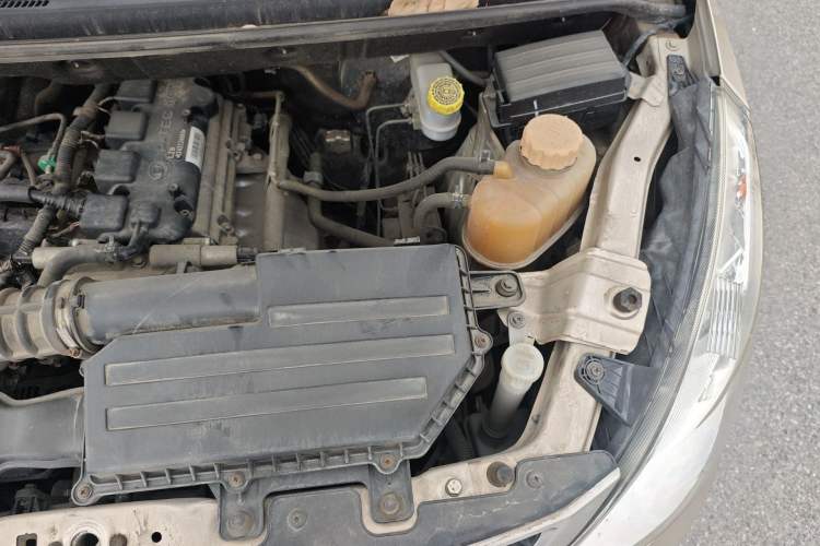 Used Wuling Rongguang V 2018 1.5L Practical Version Engine Bay Left