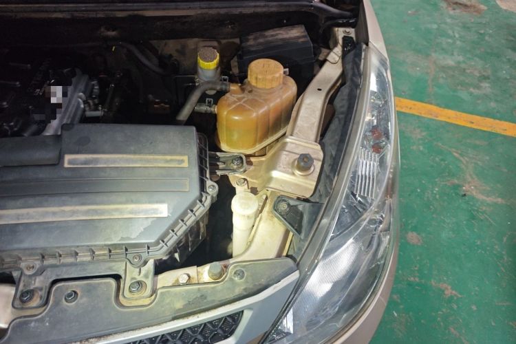 Used Wuling Rongguang V 2018 1.5L Practical Version Engine Bay Left