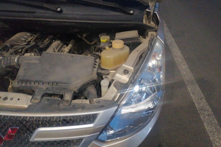 Used Wuling Rongguang V 2018 1.2L Practical Model Engine Bay Left