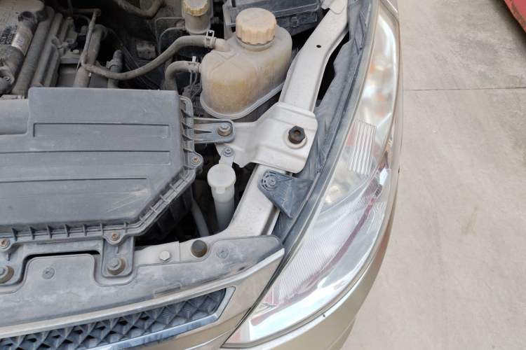 Used Wuling Rongguang V 2018 1.5L Standard Version Engine Bay Left