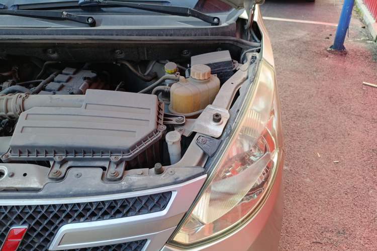 Used Wuling Rongguang V  Engine Bay Left