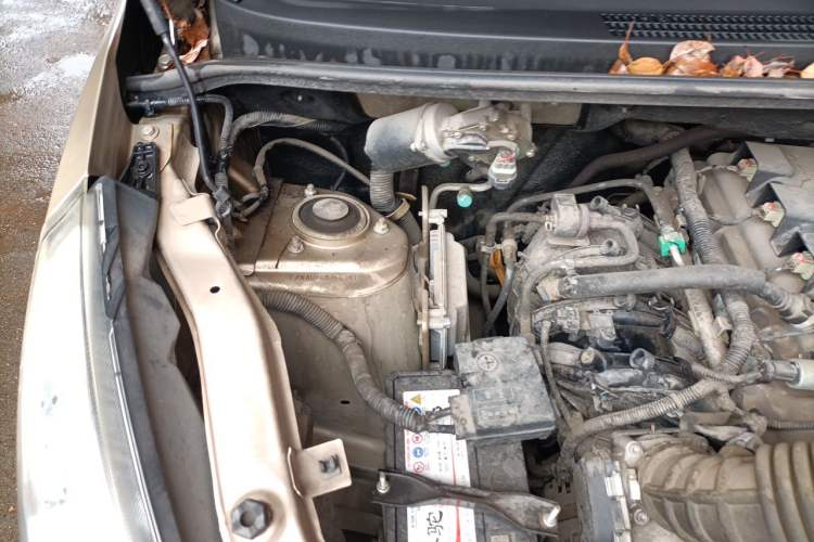 Used Wuling Rongguang V 2018 1.5L Practical Version Engine Bay Right
