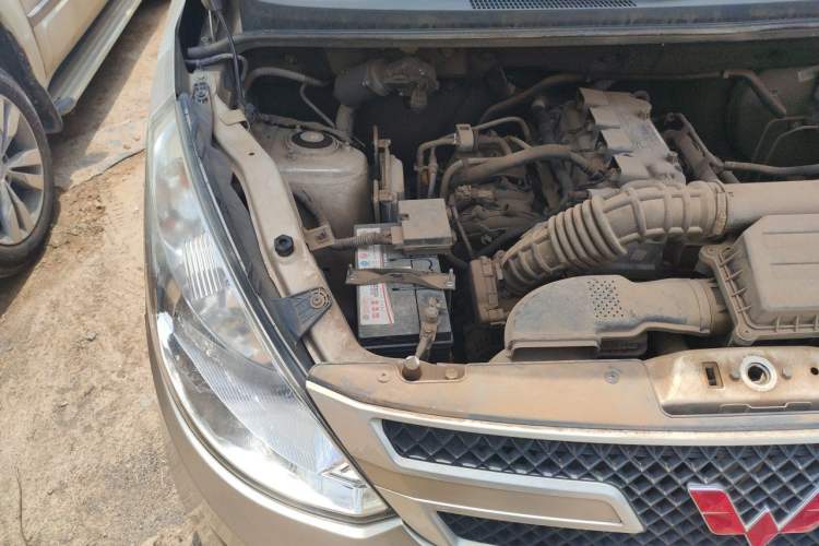 Used Wuling Rongguang V 2018 1.5L Practical Version Engine Bay Right