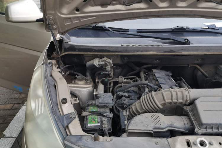 Used Wuling Rongguang V 2018 1.5L Practical Version Engine Bay Right