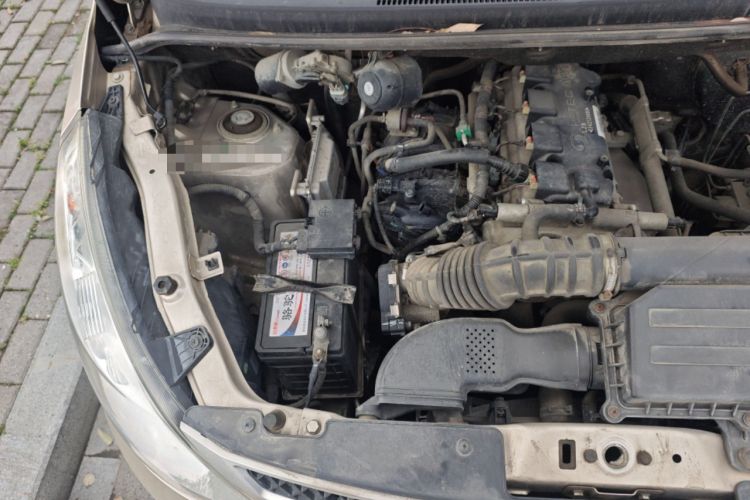 Used Wuling Rongguang V 2018 1.5L Practical Version Engine Bay Right