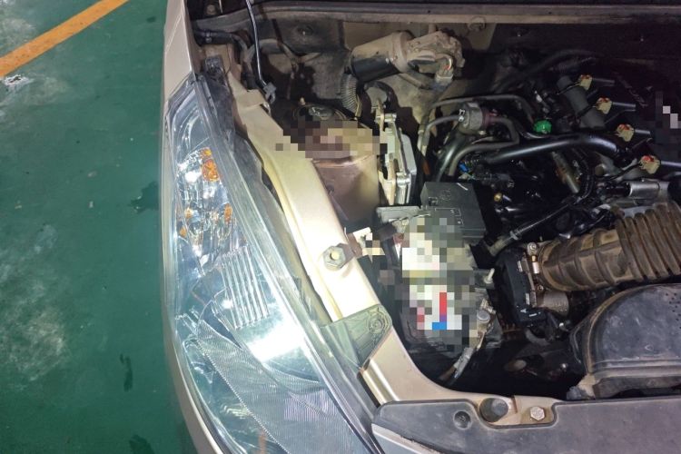 Used Wuling Rongguang V 2018 1.5L Practical Version Engine Bay Right