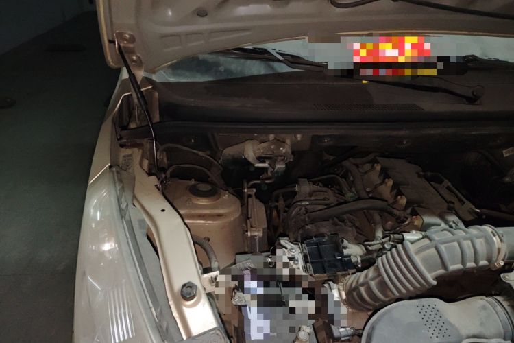 Used Wuling Rongguang V 2018 1.5L Practical Version Engine Bay Right