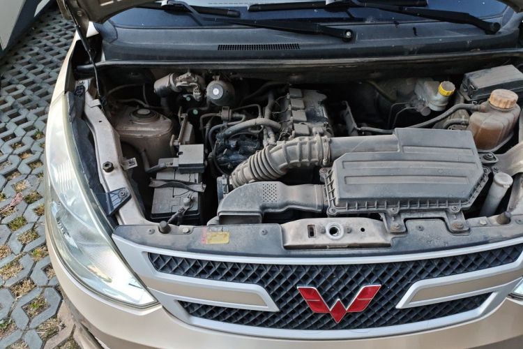 Used Wuling Rongguang V 2018 1.5L Standard Version Engine Bay Right