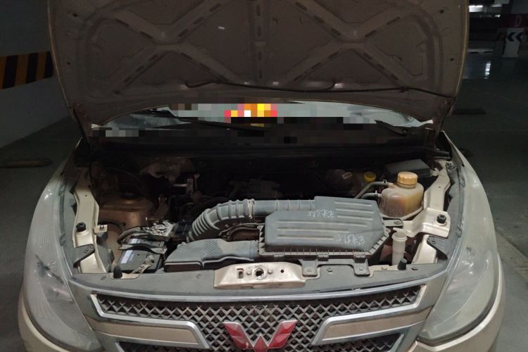 Used Wuling Rongguang V 2018 1.5L Practical Version Engine Bay