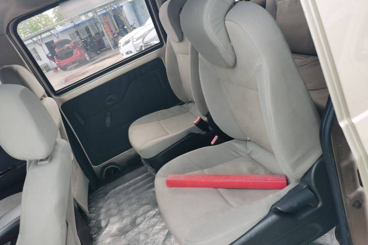 Used Wuling Rongguang V 2018 1.5L Standard Version Interior 4