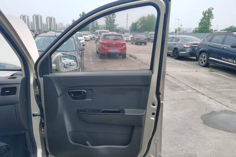 Used Wuling Rongguang V 2018 1.5L Standard Version Interior 5