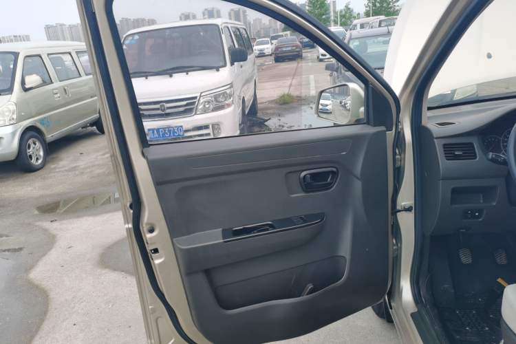 Used Wuling Rongguang V 2018 1.5L Standard Version Interior 7