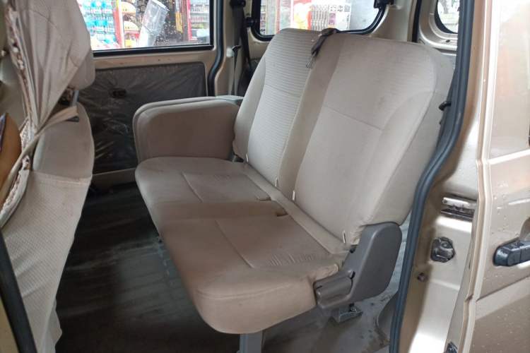Used Wuling Rongguang V 2018 1.5L Practical Version Left Rear Seat