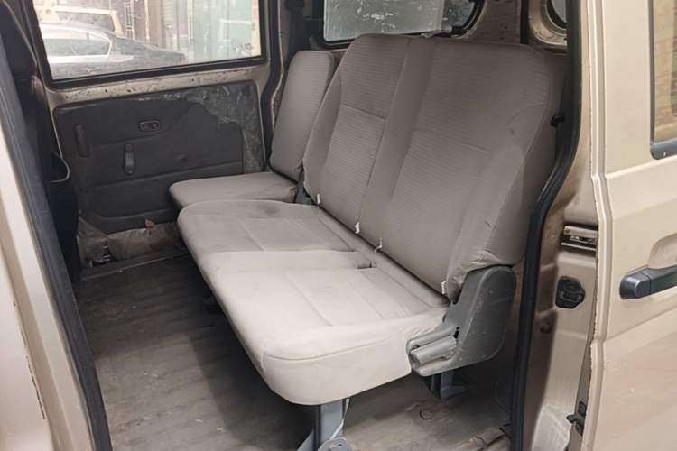 Used Wuling Rongguang V 2018 1.5L Practical Version Left Rear Seat