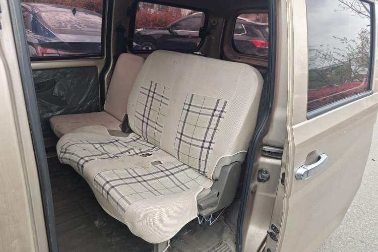 Used Wuling Rongguang V 2018 1.5L Practical Version Left Rear Seat