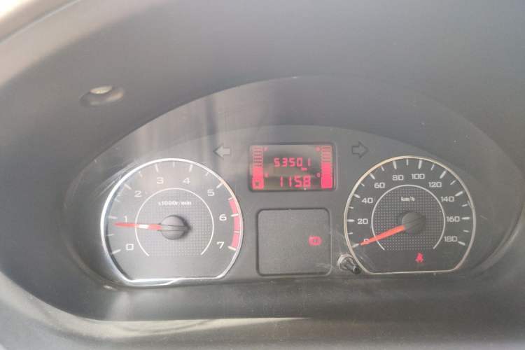 Used Wuling Rongguang V 2018 1.5L Practical Version Odometer Close Up