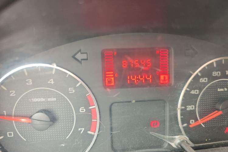 Used Wuling Rongguang V 2018 1.5L Practical Version Odometer Close Up