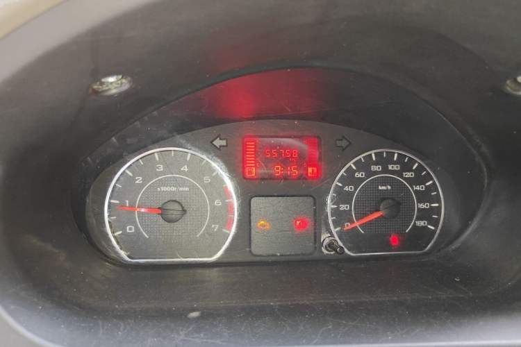Used Wuling Rongguang V 2018 1.2L Practical Model Odometer Close Up