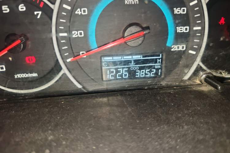 Used Wuling Rongguang V 2018 1.5L Practical Version Odometer Close Up