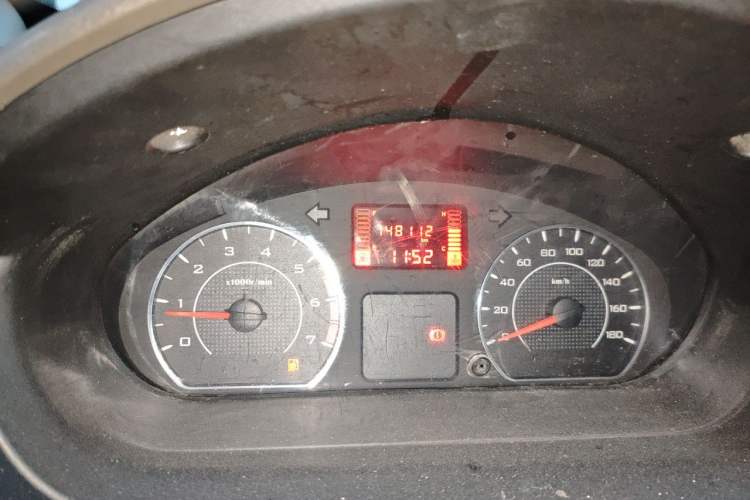 Used Wuling Rongguang V 2018 1.5L Standard Version Odometer Close Up