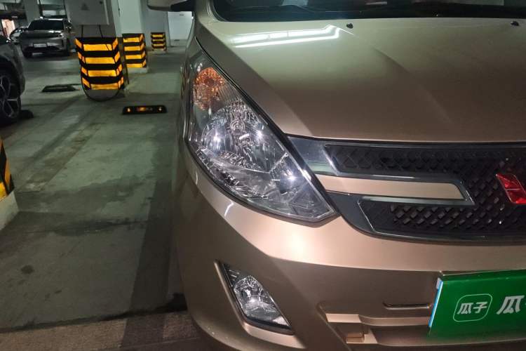 Used Wuling Rongguang V 2018 1.5L Standard Version Right Front Headlight