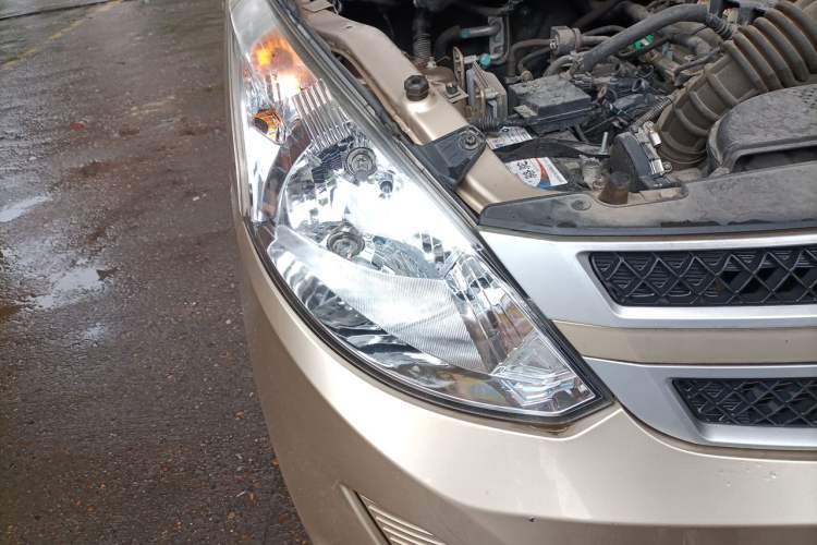 Used Wuling Rongguang V 2018 1.5L Practical Version Right Front Headlight