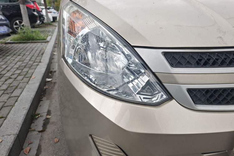 Used Wuling Rongguang V 2018 1.5L Practical Version Right Front Headlight