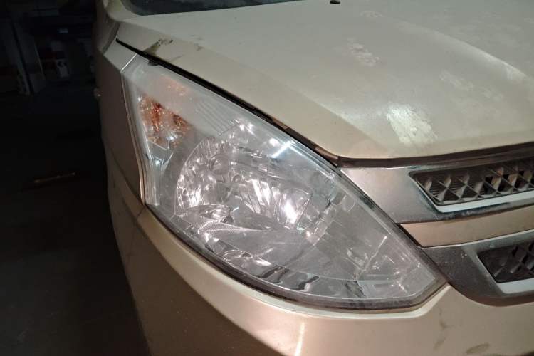 Used Wuling Rongguang V 2018 1.5L Practical Version Right Front Headlight