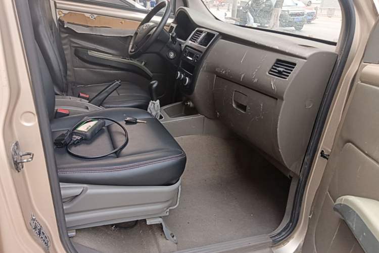 Used Wuling Rongguang V 2018 1.5L Practical Version Right Front Seat