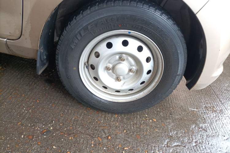 Used Wuling Rongguang V 2018 1.5L Practical Version Right Front Wheel Hub