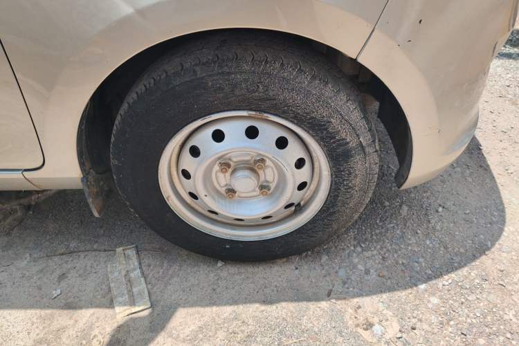 Used Wuling Rongguang V 2018 1.5L Practical Version Right Front Wheel Hub