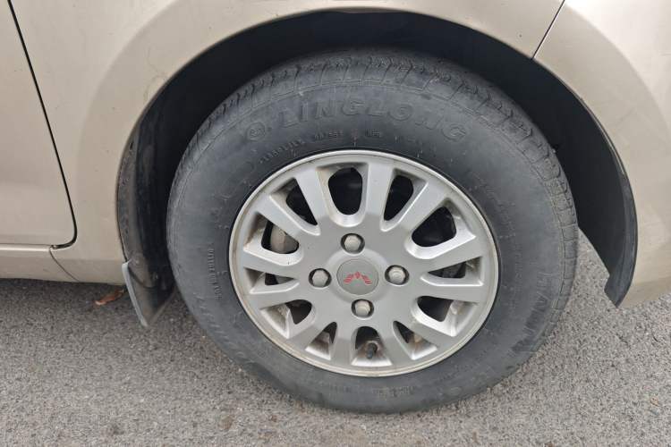 Used Wuling Rongguang V 2018 1.5L Practical Version Right Front Wheel Hub